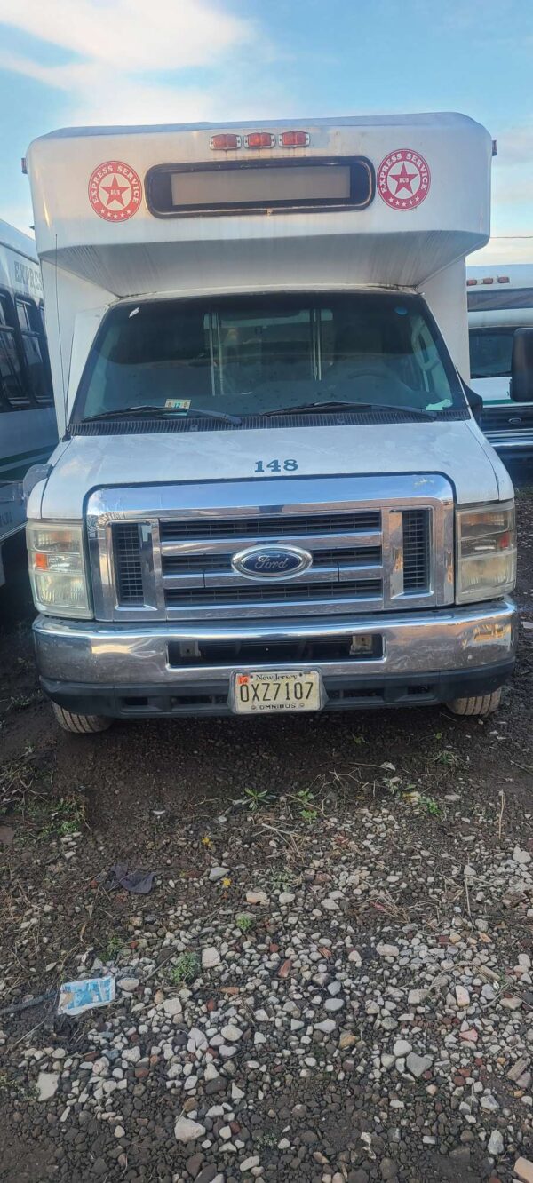 2009 Ford E450 Super Duty Bus For Sale (8 Cylinders P 6.0L Turbo Diesel OHV 366 CID) 24 Passenger