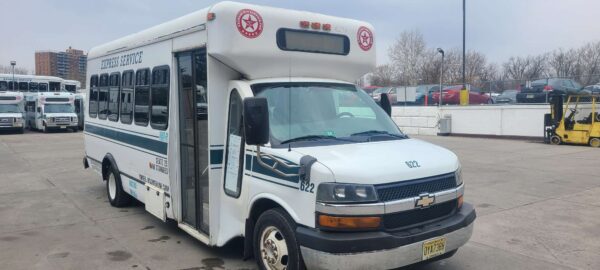 2013 Chevrolet Express 4500 2WD (8 Cylinders L 6.6L Turbo Dsl OHV 400 CID)